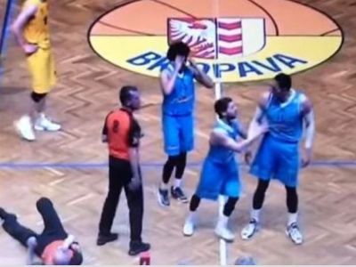 VIDEO: Zabával sa aj legendárny Shaq. V českej lige simuloval rozhodca