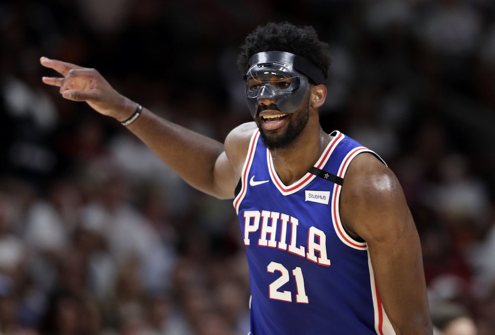 Maskovaný Afričan s austrálskym Magicom Johnsonom môžu zdolať aj LeBrona Jamesa