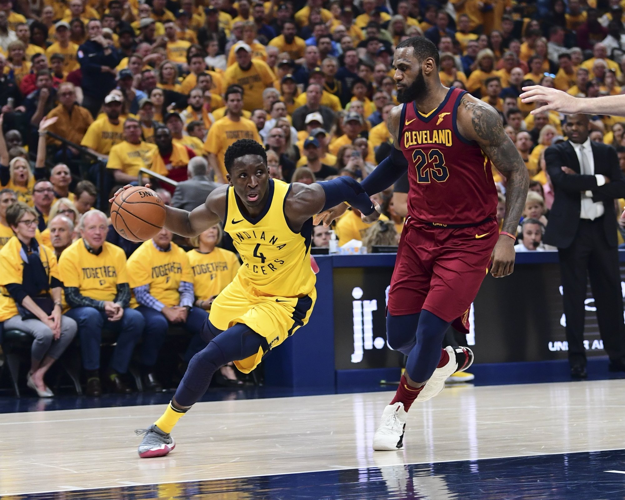 Utah a Toronto do konferenčného semifinále, Cleveland do siedmeho zápasu