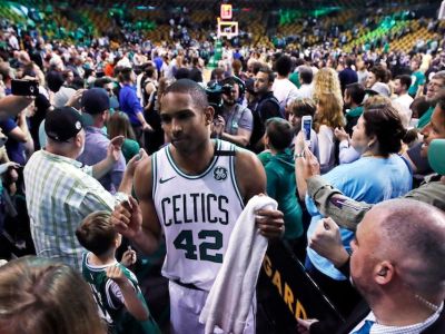 Chýbali im dve najväčšie hviezdy, nezlomilo ich to a vyradili kandidáta na MVP NBA