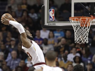 VIDEO LeBron sa znova „vysmieva“ z Toronta, školí favorizovaných Raptors