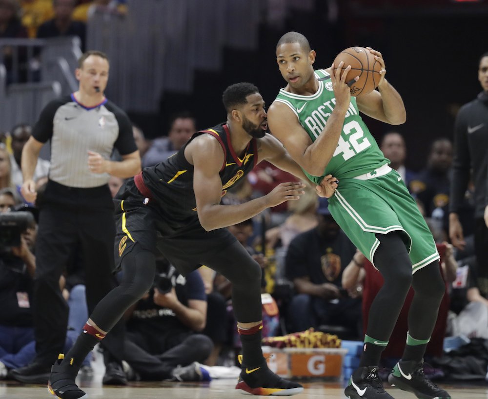 VIDEO Cleveland sa konečne zobudil, padali mu trojky a rostrieľal Boston