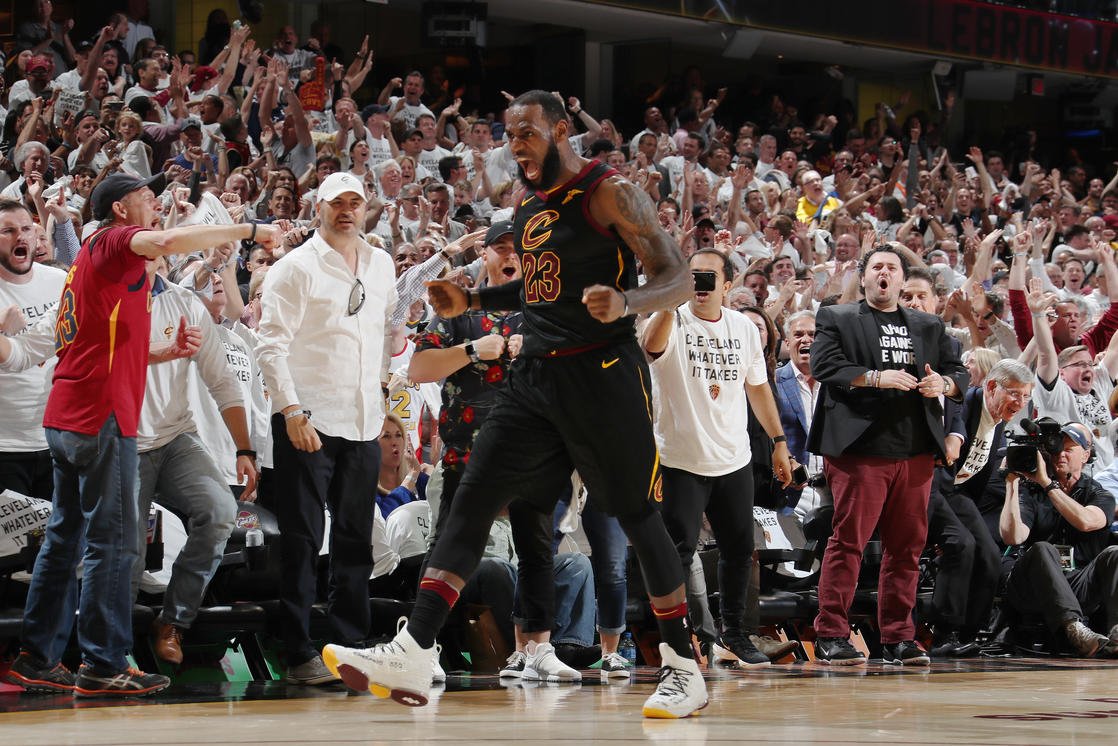LeBron James opäť vyučoval ako hrať v existenčnom zápase. Séria Cleveland – Boston do duelu číslo 7