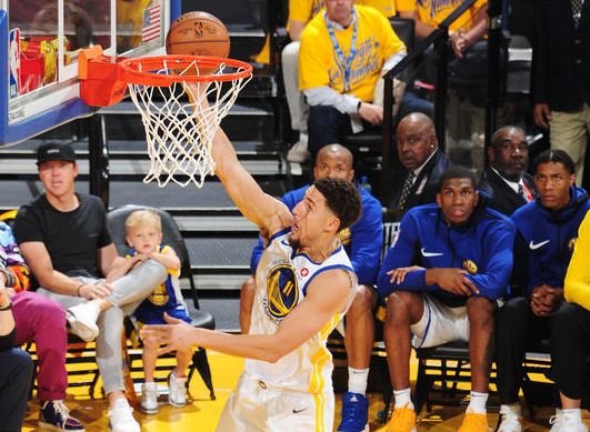 Golden State deklasoval Houston, finále Západnej konferencie do siedmeho zápasu