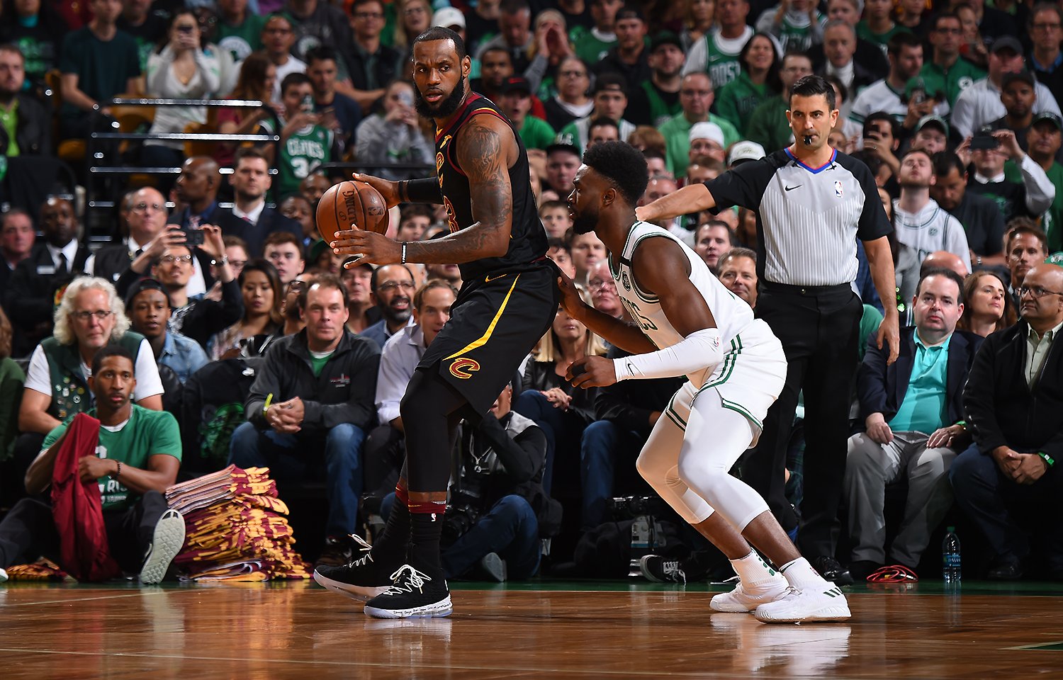 James opäť zvládol zápas číslo 7 a potiahol Cleveland po štvrtý raz do finále