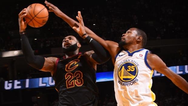 Nikdy neodpisujte LeBrona Jamesa, ale Golden State je naj favoritom za 16 rokov