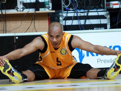 Hrával v NBA, potom bol v Interi Bratislava a teraz sa vracia do NBA