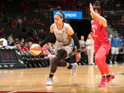 Washington Mystics domka prehrali s Minnesota Lynx, Toliverová dala 15 bodov