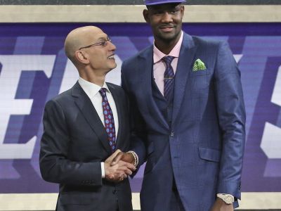 Dončič ide za Nowitzkým do Dallasu, jednotkou draftu NBA Ayton z Bahám