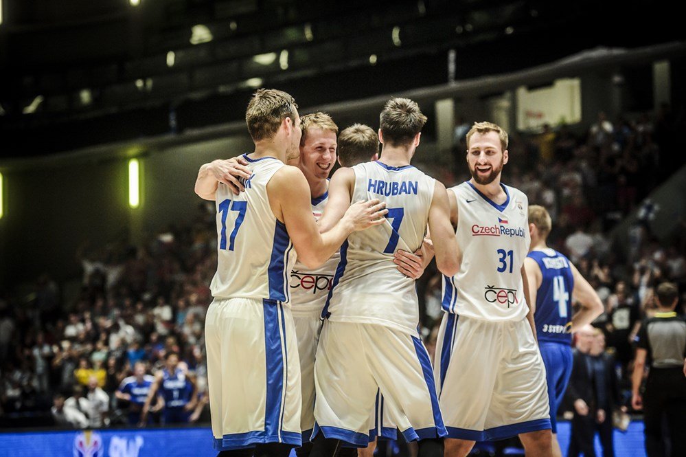 Skvelý Hruban zatienil hviezdu NBA. Česi majú MS na dosah
