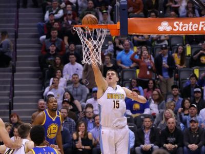 Nuggets predĺžili kontrakt Jokičovi s Bartonom