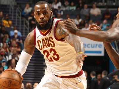 LeBron a Cavaliers sa rozišli v dobrom, majiteľ Cavs sľúbil vyradenie jeho dresu