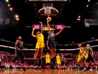 Mercury porazili Fever a majú zaistené play off