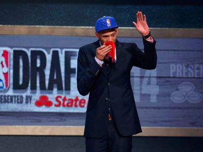 Žiari v Číne, ale do NBA nemôže ísť kvôli zdraviu