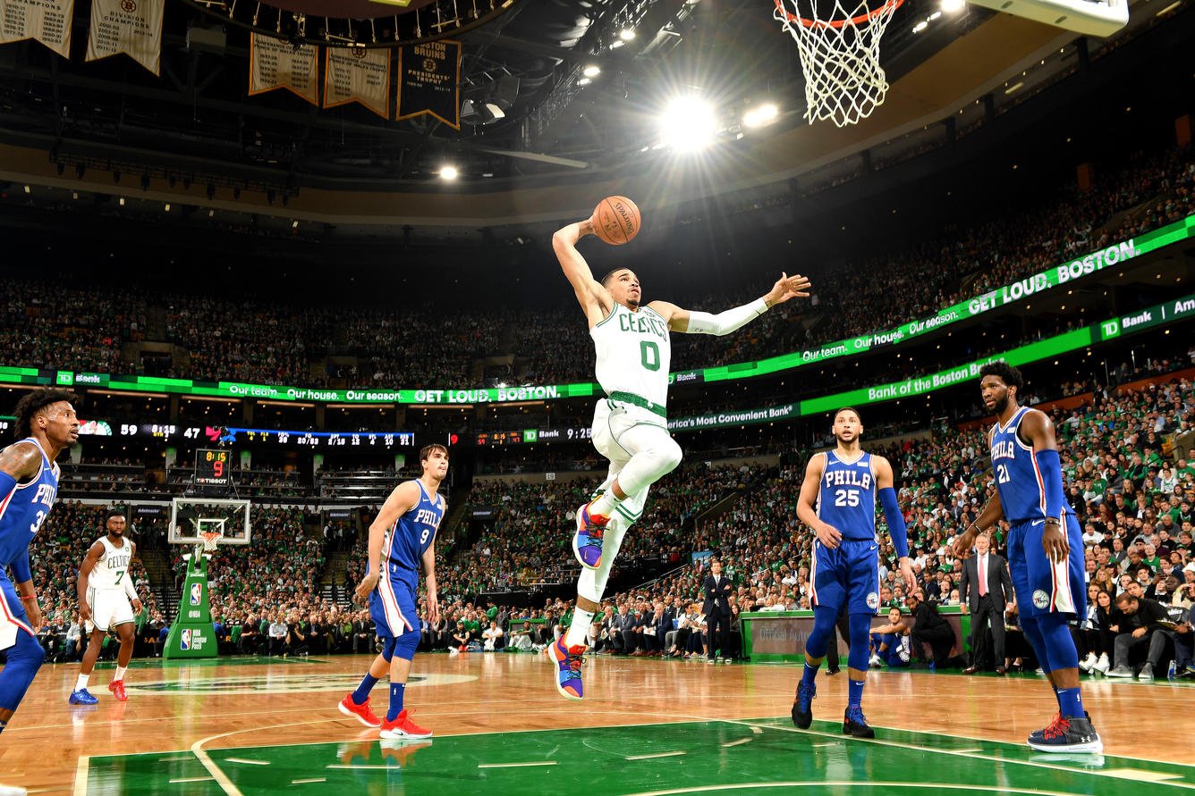 VIDEO: Víťazný úvod Bostonu a obhajcu Golden State, návraty Haywarda a Irvinga