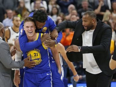 Vo skvelom zápase zachránil šampiónov z Golden State v poslednej sekunde švédsky reprezentant