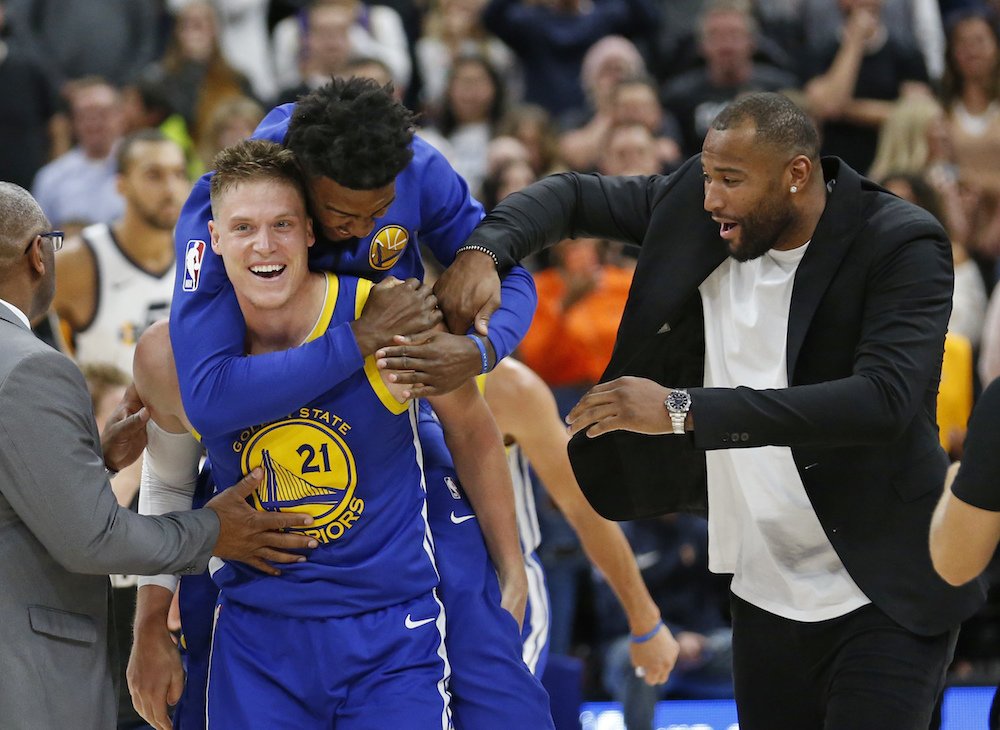 Vo skvelom zápase zachránil šampiónov z Golden State v poslednej sekunde švédsky reprezentant
