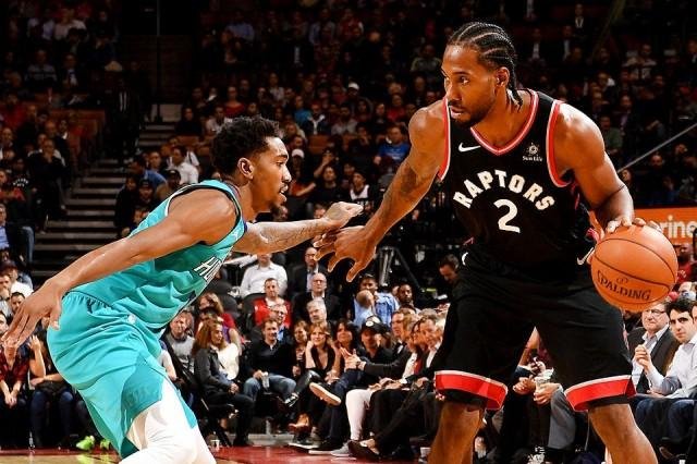 VIDEO: Toronto naďalej stopercentné, James sa stále nedočkal prvého víťazstva v drese Lakers