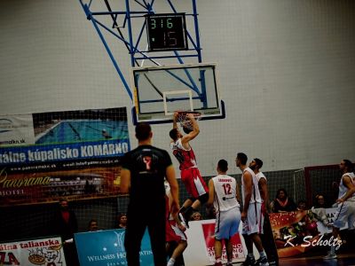 Komárno tápe, Žilina mu povolila za polčas len 23 bodov a vyšvihla sa na 3. miesto