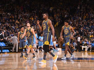 VIDEO: Golden State s tesným víťazstvom, Westbrookovo 106. triple-doube nestačilo Oklahome