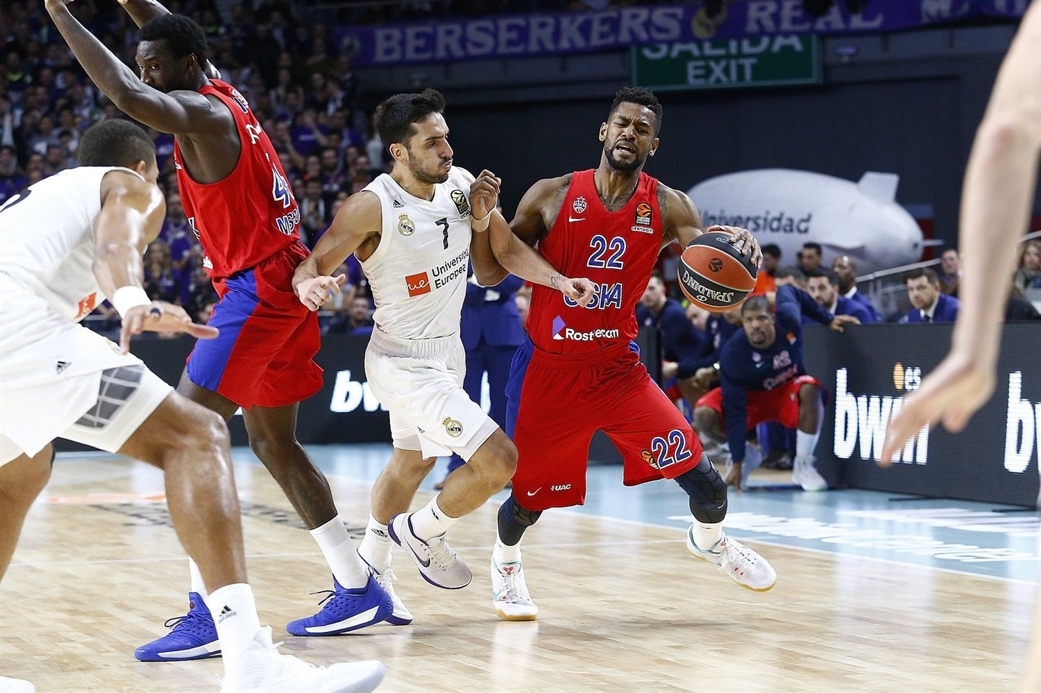 Campazzo premenil strelu z vlastnej polovice, potom začal žiariť krstný syn Michaela Jordana