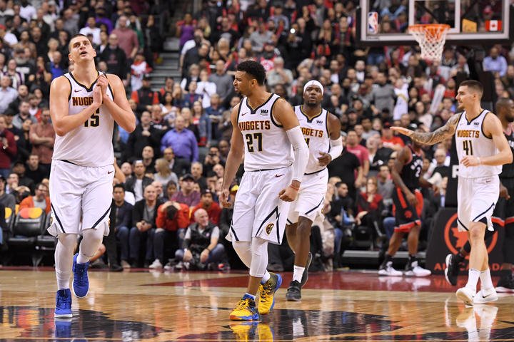 VIDEO: Toronto zaváhalo doma s Denverom, triple-double Jokiča