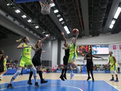 V súboji slovenských trénerov hladký triumf Hejkovej nad Kováčikom