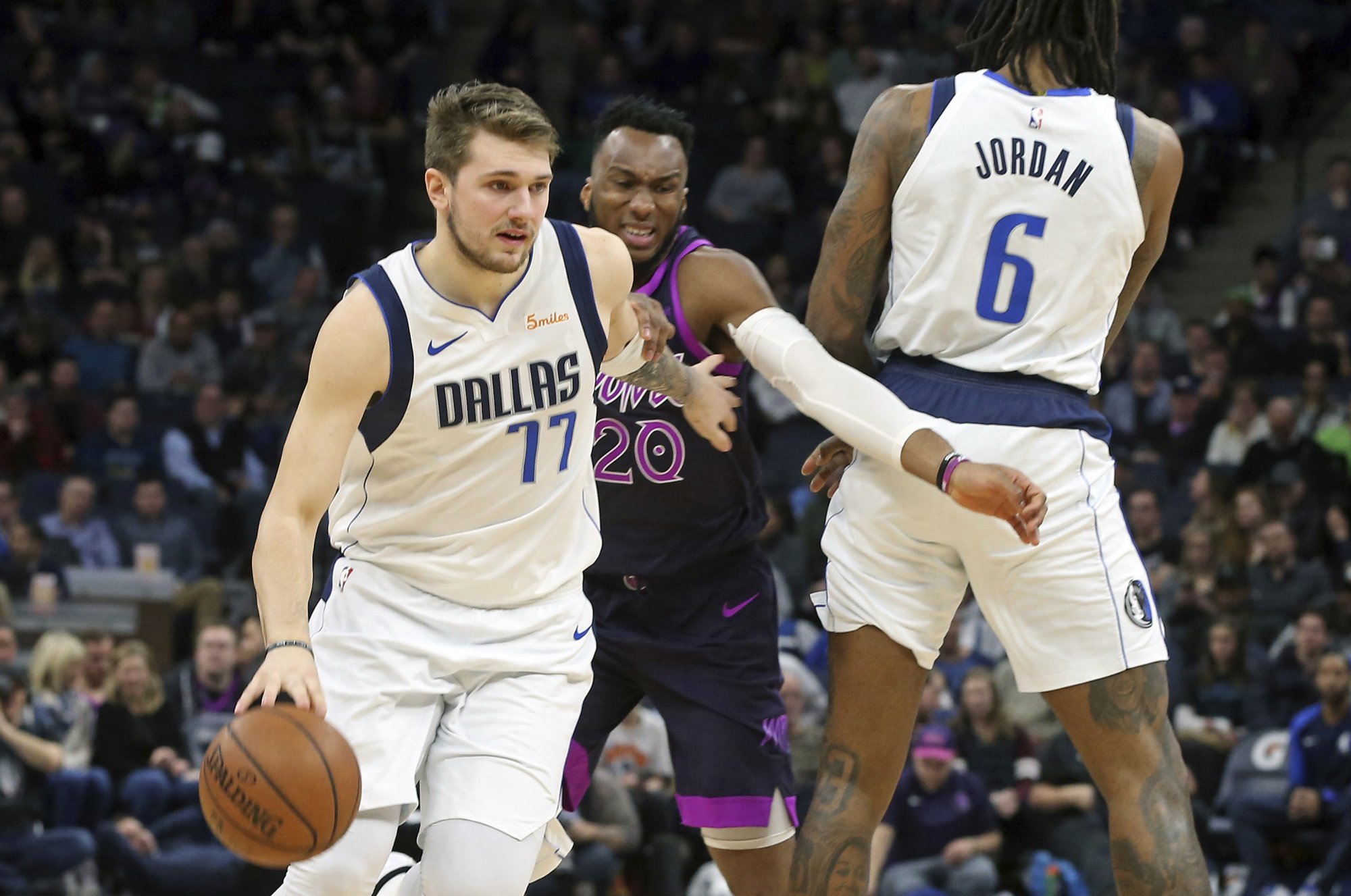 Dončič vletel do NBA ako kométa, pripomína sezóny Jamesa či Curryho
