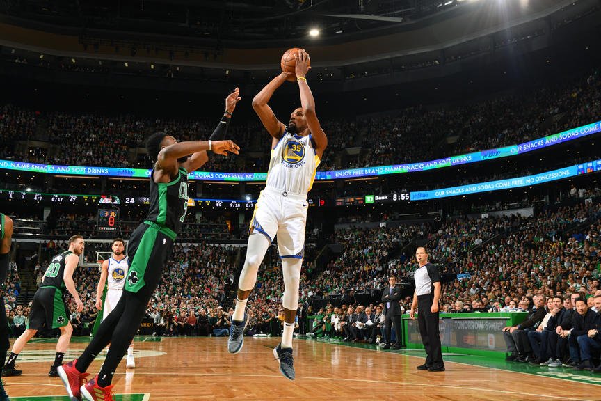 VIDEO: Golden State víťazne na palubovke Bostonu