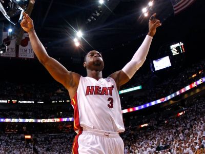 VIDEO: Návrat v čase, Wade zlomil šampiónov z Golden State neuveriteľnou strelou