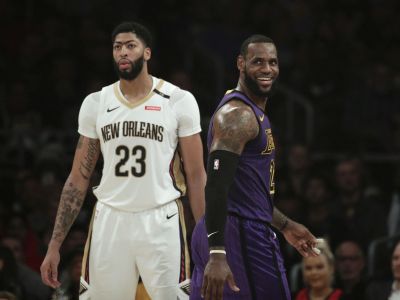 Lakers túžia po Davisovi, pripísali mu body, aj keď je stále hráčom New Orlenas