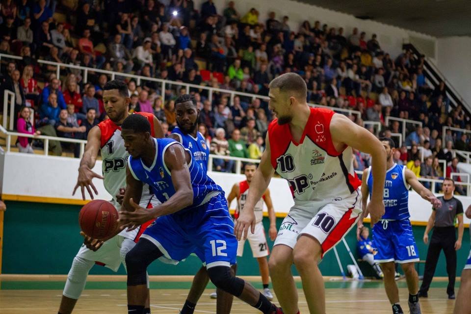 Vyrastal v drsnej štvrti, preto si vybral kriminológiu. Chcem byť vzor, vraví lučenecký Shelton
