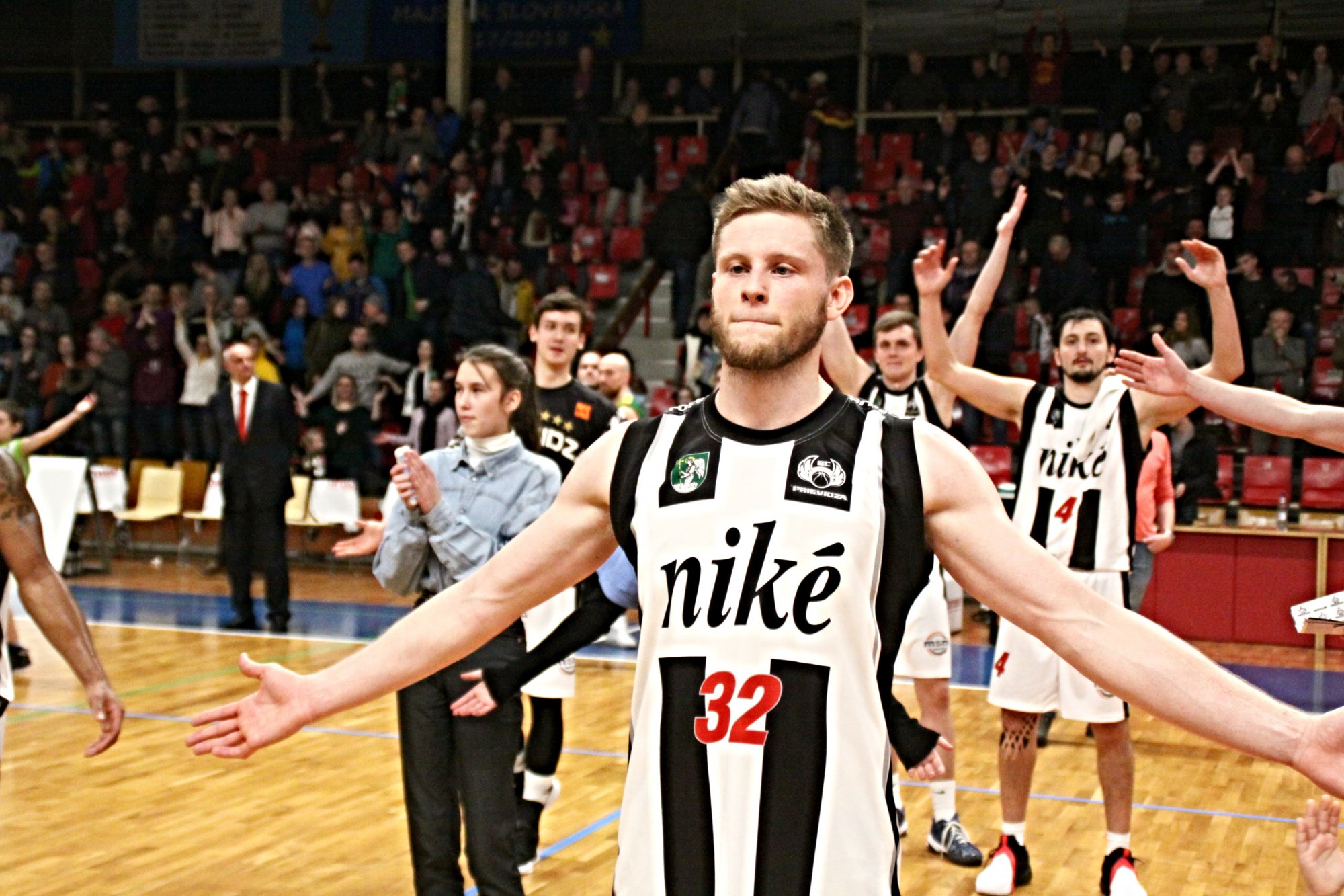 Zmena režimu. Každý teraz vie, kde je jeho miesto, pochvaľuje si Derksen