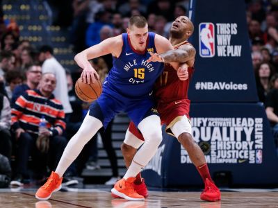 VIDEO: Trojková kanonáda Georga, Denver stopol Hardena
