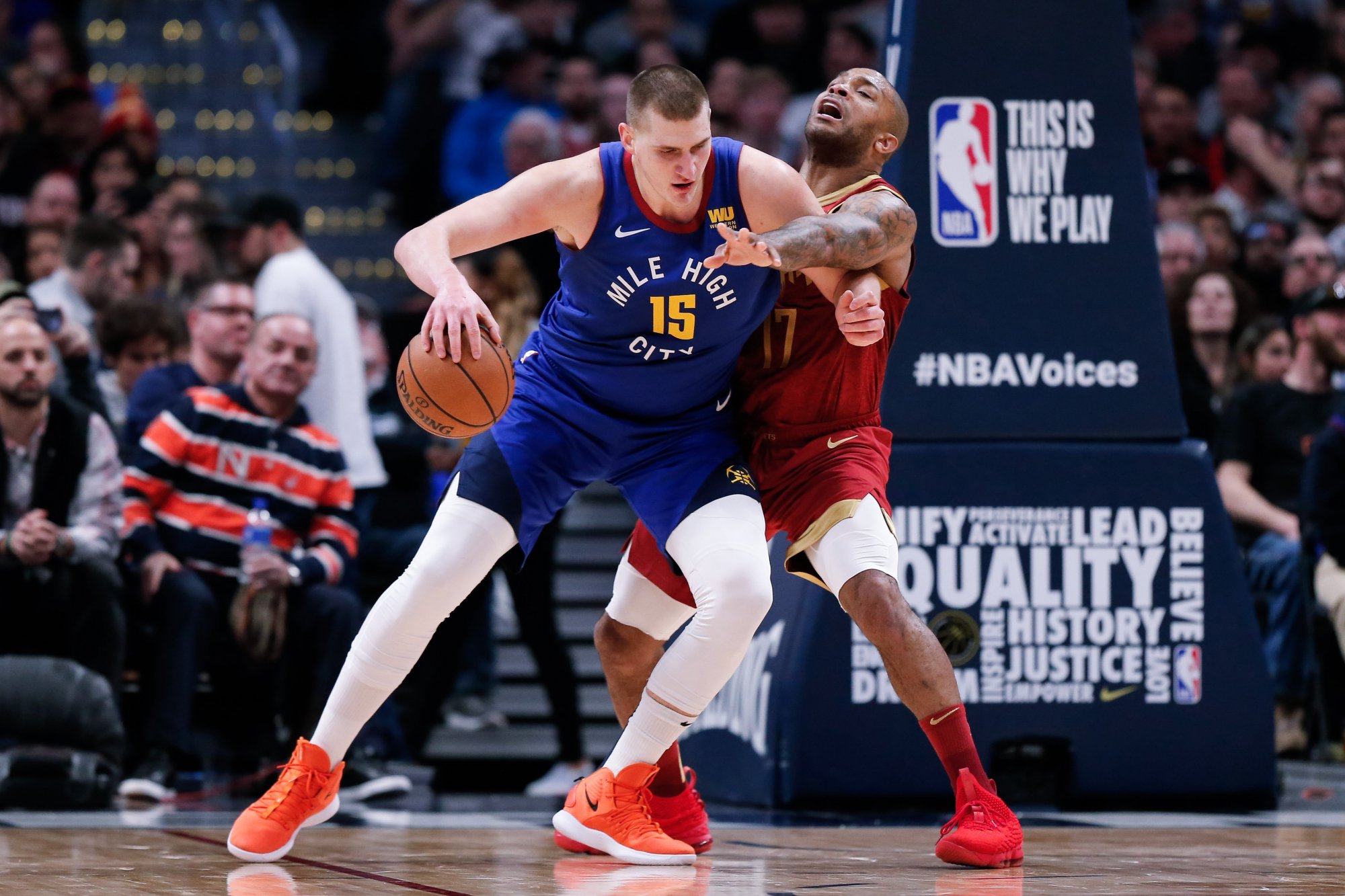 VIDEO: Trojková kanonáda Georga, Denver stopol Hardena