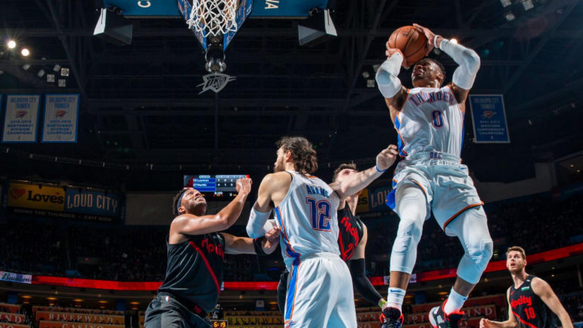 VIDEO: Neuveriteľný Westbrook natiahol rekordnú sériu na desať triple-double za sebou