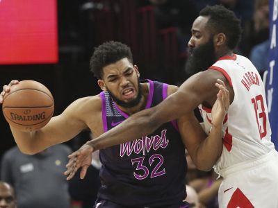VIDEO: Harden vyrovnal Chamberlaina, má 31 zápasov v sérii s 30+ bodmi