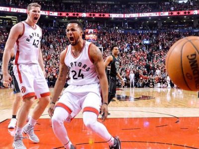 VIDEO: Toronto predviedlo strelecký koncert, dalo 21 trojok