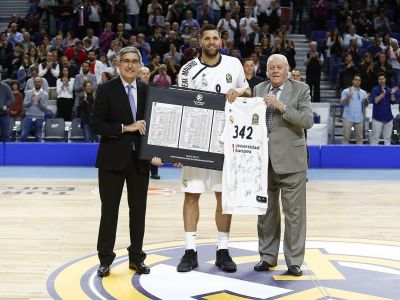 Niektorí súperi sú aj o dvadsať rokov mladší, Reyes je nový rekordér v počte štartov