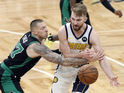 VIDEO: Milwaukee aj Houston vstúpili do play off vysokými víťazstvami
