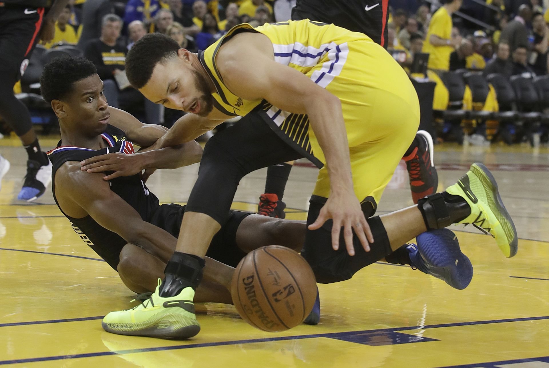 VIDEO: Komplikácia pre šampióna. Prehral doma s Clippers, prišiel o Cousinsa