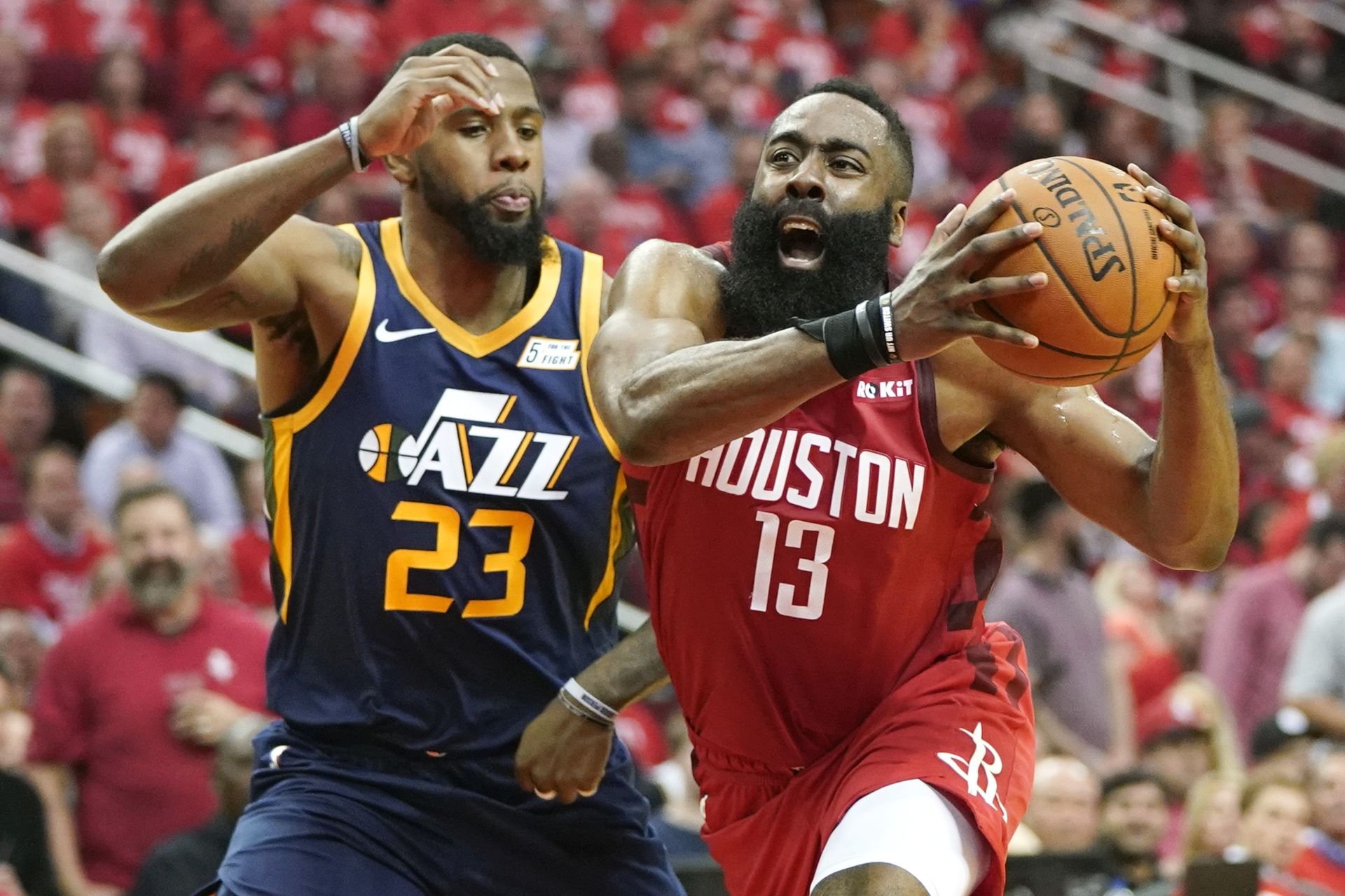 VIDEO: Strelecká explózia Irvinga, opäť výnimočný Harden. Favoriti nezaváhali