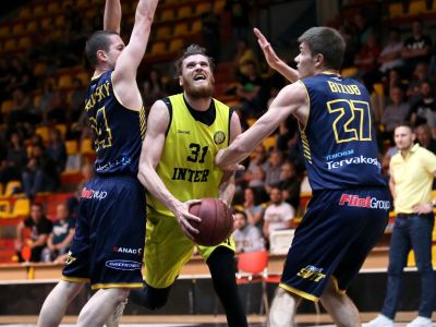 Výborná obrana a dominancia slovenských pivotov. Inter nedal Iskre žiadnu šancu