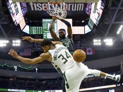 VIDEO: Celtics stopli Giannisa, Warriors tesne pretlačili Houston