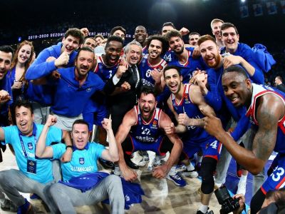 VIDEO: Anadolu Efes zasypal Barcelonu trojkami a postúpil do Final Four