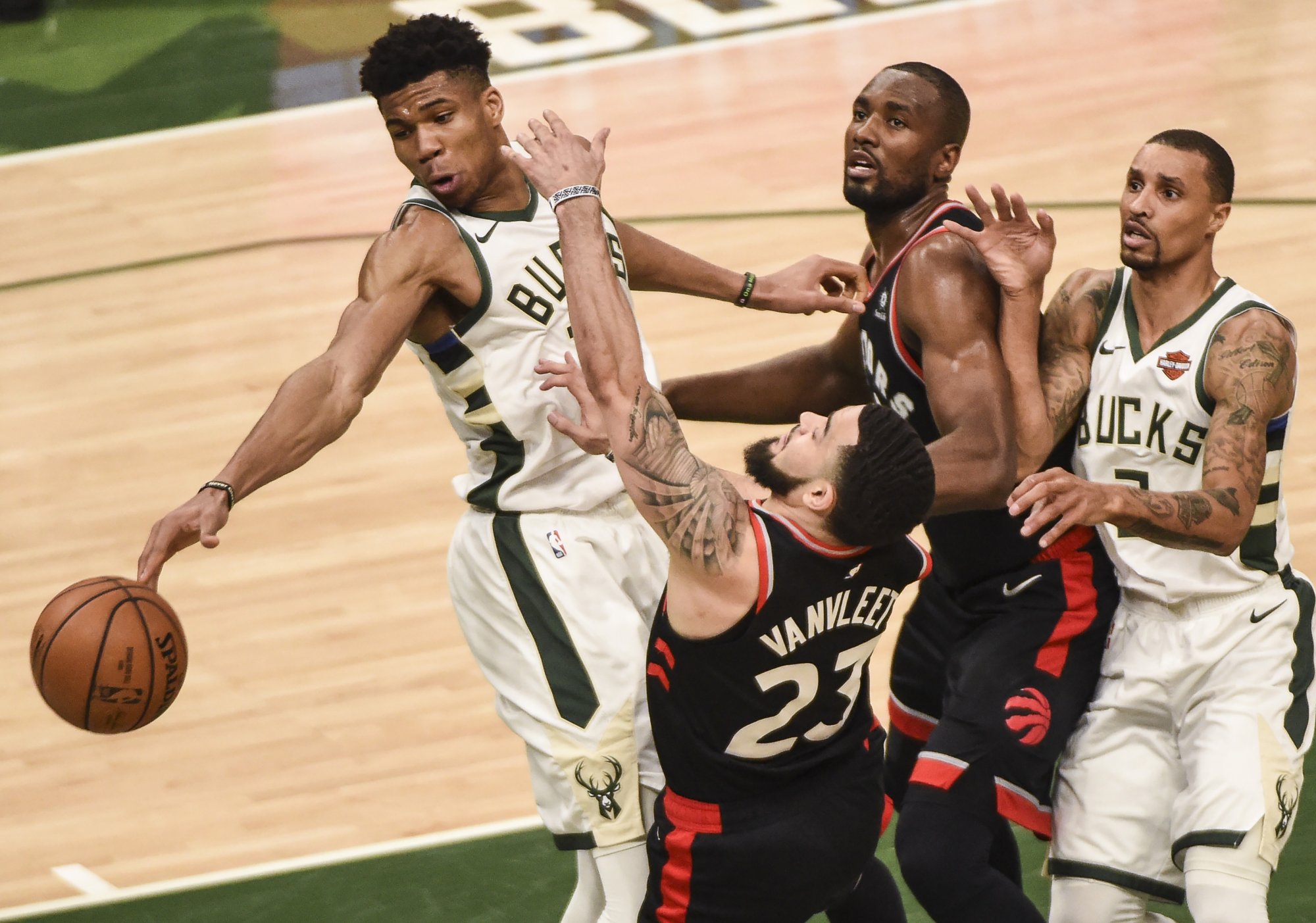 VIDEO: Toronto bolo opäť bez šance, úradovala európska enkláva Bucks