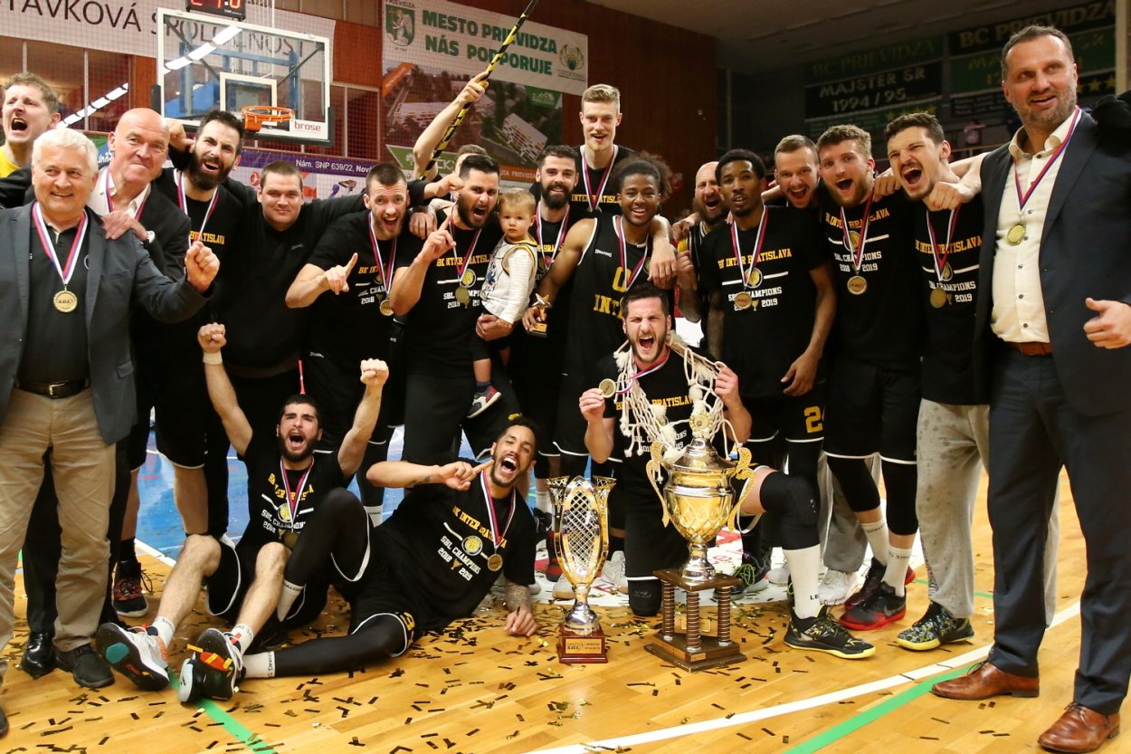 Inter sa vracia do pohárovej Európy, podal prihlášku do Ligy majstrov