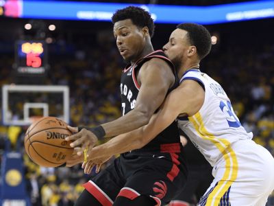 Toronto si zgustlo na oslabených Warriors a vo finále opäť vedie