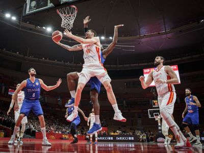 Hrubé nadávky, trápenie lídrov z NBA a Euroligy a záchrana v podobe parádnej obrany