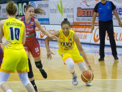 Lawrenceová opustila Young Angels, Le Clairová bude hrať za minimálny plat